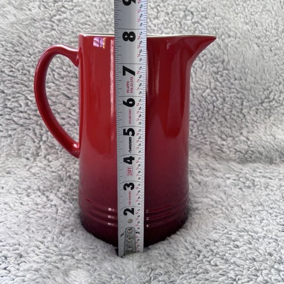 Le Creuset 1.5L Pitcher Cerise Red 1 5/8 Qt Second Choix Ombre Stoneware NEW - Picture 10 of 12